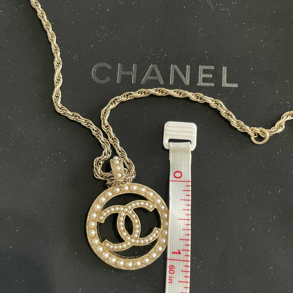 Chanel Gold Pearl Round Pendant Necklace - Picture 9 of 13